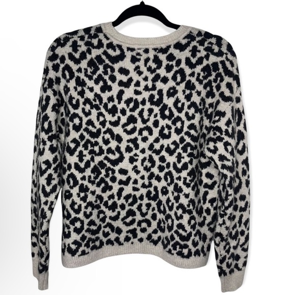 Sincerely Jules Cheetah Print Stretchy Soft Long-sleeve Sweater Size Small - Picture 3 of 12